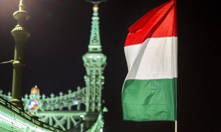 Budapest ünnepi díszbe öltözött
