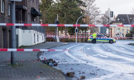 Gyalogosok közé hajtott egy autós Németországban szilveszter éjjel, többen megsérültek