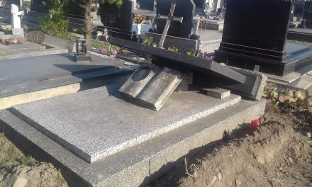Összetörték, megrongálták a sírokat a zombori katolikus temetőben (Fotók)