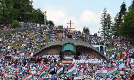 Csíksomlyó: Magyarul és románul is elhangzik Ferenc pápa beszédének fordítása
