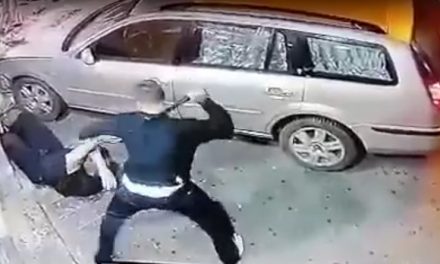 Autóval gázolták el, majd gumibottal verték (videóval – csak erős idegzetűeknek)