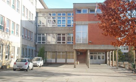 Belgrád: Megsérült a tanárnő, aki a torzsalkodó diákokat próbálta szétválasztani