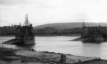 A Margit híd 75 éve omlott a Dunába