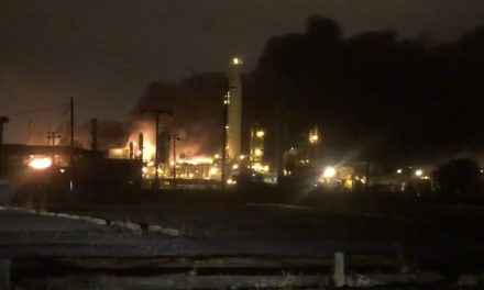Valami felrobbant egy texasi vegyi üzemben (Videó)