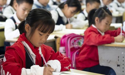 Kína kitiltja az iskolákból a külföldi tananyagokat