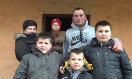 Németék nyolc éve áram nélküli házban nevelik a négy gyereküket