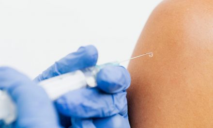 Tévedésből hatszoros adag védőoltást kapott egy orvostanhallgató