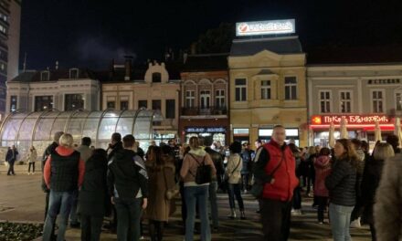 Utcára vonultak az emberek Belgrádban és Nišben