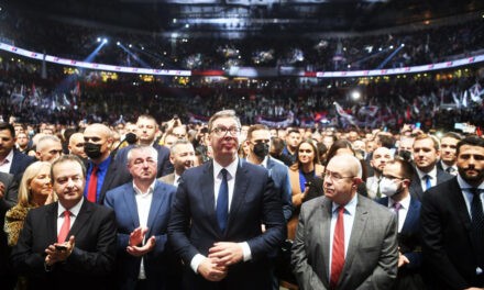 „A történelmi pillanat eltiporja a Szerb Haladó Pártot és Vučićot”
