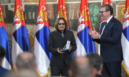 Mit ígért Vučić Johnny Deppnek?