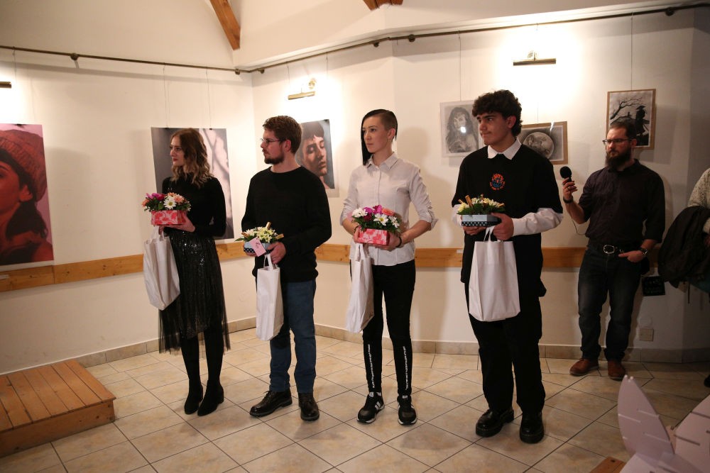 Farkas Alexandra, Mészáros Dániel, Sóti Beáta és Sárkány Márk, a rendezvény négy kiállító művésze (forrás: Lukács Anna / VIFÓ)