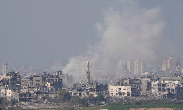 Menekülttábort bombázott Izrael Gázában