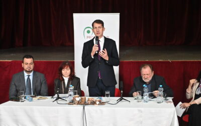 „Van Vajdaságban magyar jövő” Óbecsén megtartották az új Terület- és Gazdaságfejlesztési Stratégia és Akcióterv tervezetének a közvitáját