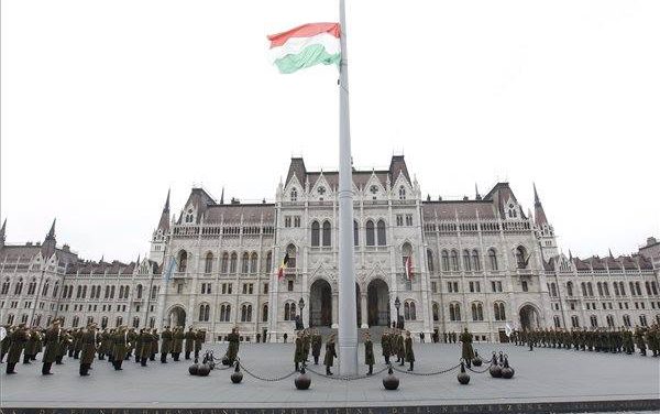 Magyarország tiszteleg és gyászol