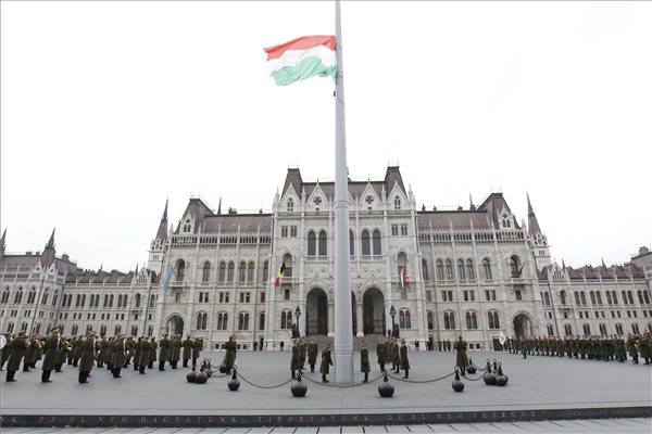 Magyarország tiszteleg és gyászol
