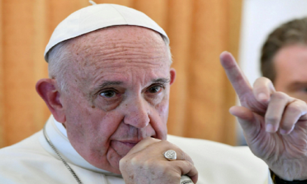 Tüdőgyulladása van Ferenc pápának, nem tudta felolvasni vasárnapi üzenetét a híveknek