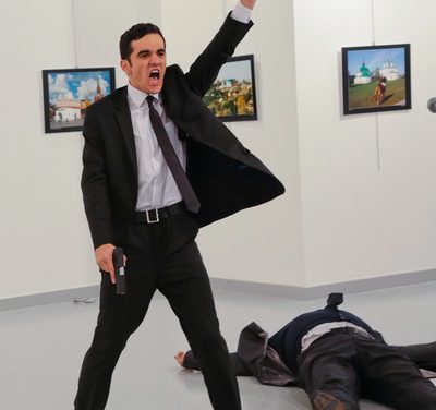 <span class="entry-title-primary">Az ankarai merénylőről készült kép a World Press Photo idei győztese</span> <span class="entry-subtitle">Burhan Özbilici, az AP fotósa nem is igazán akart elmenni az eseményre, csak úgy beugrott</span>