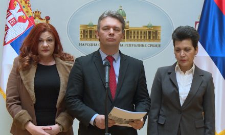 Erjedés Saša Radulovićéknál is – három képviselő távozott