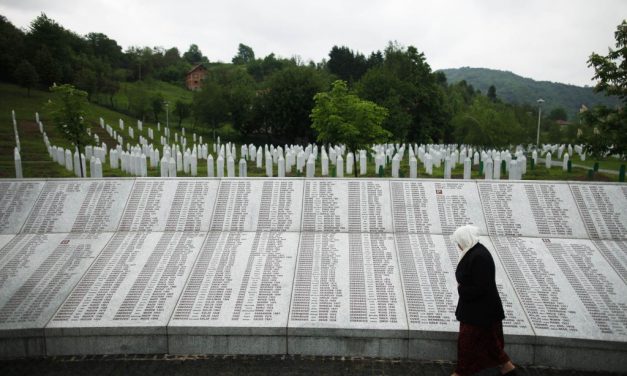 Várady Tibor: Nincs reális alapja annak, hogy Szerbiától kártérítést követeljenek Srebrenica miatt