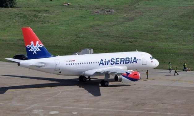 Balhé volt az Air Serbia londoni járatán