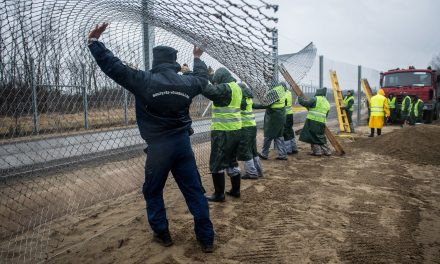 Egy méterrel megnöveli a határkerítés magasságát a magyar kormány