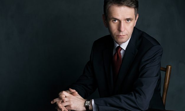 Saša Radulović is átadta a támogató aláírásokat
