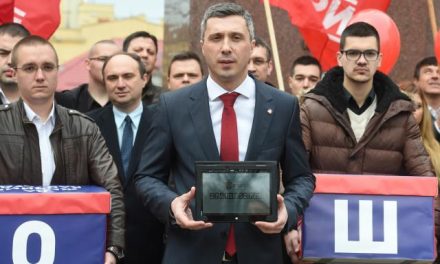 Obradović is átadta az aláírásokat