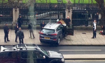 <span class="entry-title-primary">Lövöldözés Londonban a brit parlamentnél (FRISSÍTVE)</span> <span class="entry-subtitle">Terrortámadás történt a londoni Westminsternél – A támadót a helyszínen lelőtték</span>