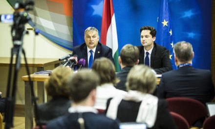 <span class="entry-title-primary">Orbán Viktor Szerbiára tolná a felelősséget kutyaharapás-ügyben</span> <span class="entry-subtitle">A magyar miniszterelnök szerint az Európai Uniónak nincs Balkán-stratégiája</span>