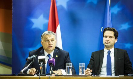 Magyarország Ausztrián tartja feddő tekintetét