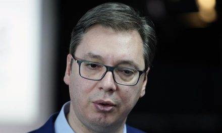 Vučić: Március végére 400 euró lesz az átlagfizetés
