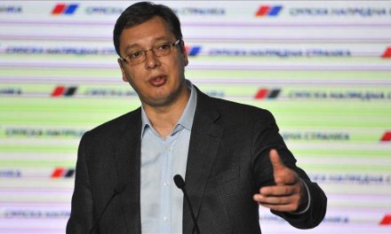 Vučić hivatalosan is elnökjelölt