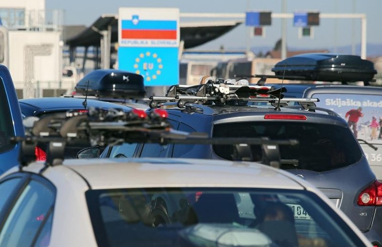 A horvátok már léptek – ideiglenesen felfüggesztették a szigorított határellenőrzést