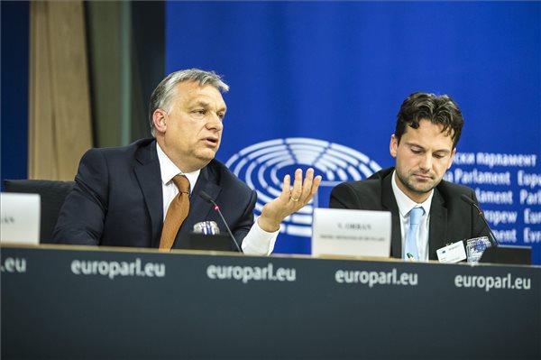 Orbán az EP-ben: Igyekszünk párbeszéd útján rendezni a napirenden lévő ügyeket