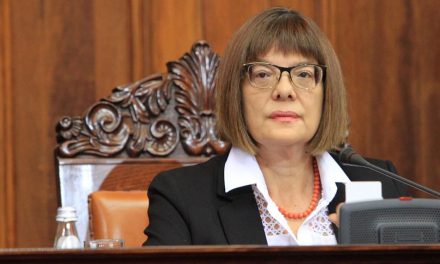 Szerbiai parlament: Feljelentés ismeretlen tettes ellen
