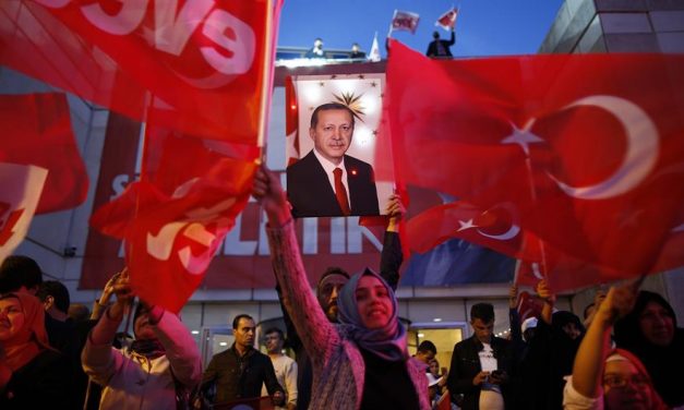 Török népszavazás: az Erdoğan-pártiak nyertek