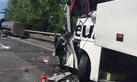 A police.hu képei a szerb turistabusz balesetéről