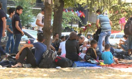Folyamatban van a menekültek elszállítása Belgrád központjából