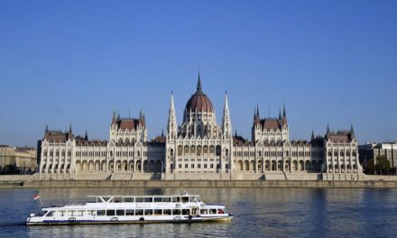 A magyar Országház is felkerült a világ leghíresebb látnivalóinak listájára