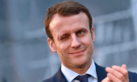 Július 16-án jön Macron