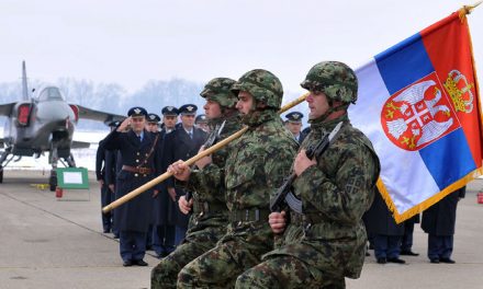 Visszatér a honvédelmi oktatás a szerbiai középiskolákba