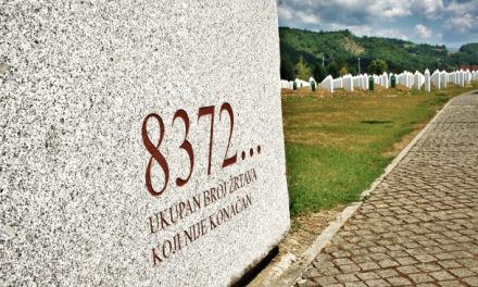 A holland kormányfő bocsánatot kért a Srebrenicában szolgált katonáktól