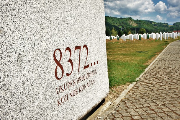 Szerbia ismerje el a srebrenicai népirtást