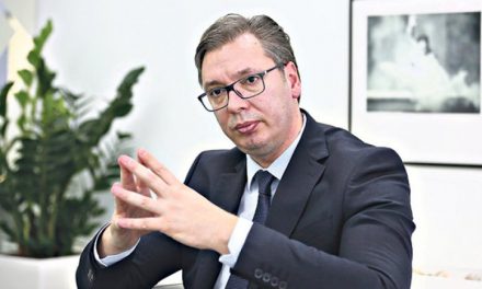 Vučić – három az egyben