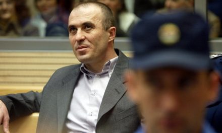 Fenyegetik a Đinđić gyilkosának fiát bekísérő rendőrt