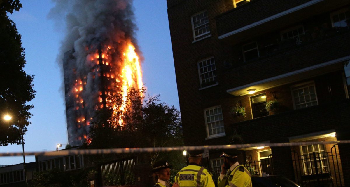 Egy 24 emeletes lakóépület gyulladt ki Londonban, halálos áldozatok is vannak