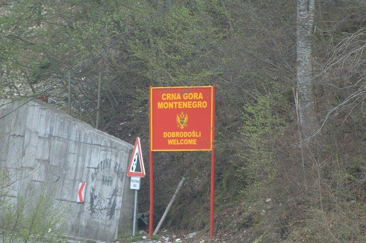 Montenegróba ezentúl útlevéllel utazhatnak a szerb állampolgárok