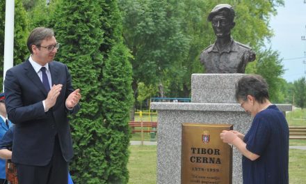 Vučić leleplezte Cérna Tibor emlékművét