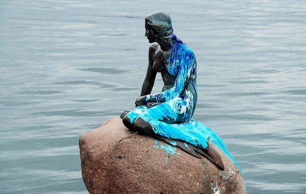 Összefestékezték a Kis hableány szobrát Koppenhágában