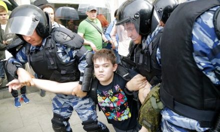 Több száz korrupcióellenes tüntetőt tartóztattak le Oroszországban